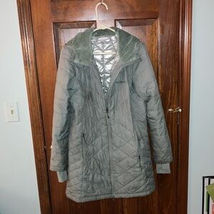 Women’s Columbia puffer jacket with thermal lining.